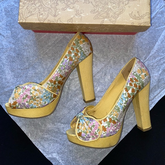 American Rag Floral Design Fabric High Heel Peep Toe Pump Sandal Size 8 - Picture 4 of 9